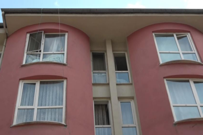 Sokak sokak çöp topladı, babasının evinde biriktirdi