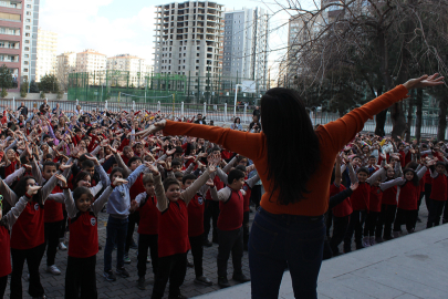 Bu okulda öğrenciler derslerine oynayarak giriyor