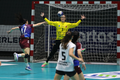 Bursa Büyükşehir'in kadın hentbolcuları finalde