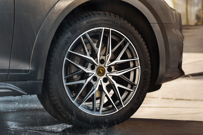 Uzmanından kış sürüşü uyarısı! Direksiyon başında tüm dikkatlerinizi yola verin