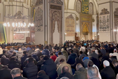 Bursa'da Berat Kandili Ulu Cami'de dualarla idrak edildi