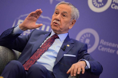 Bülent Arınç'tan sert tepki: "Ben olsaydım ona tekmeyi vururdum"