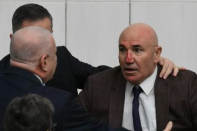 Meclis'te yemin krizi: Muhalefet kürsüyü işgal etti, Mahmut Tanal'ın burnu kanadı