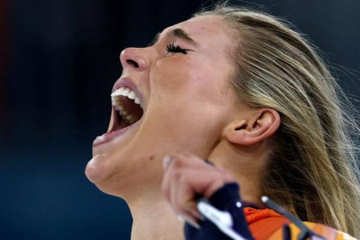 Fermuarı açışı 1 milyon dolar... Herkes patenci Jutte Leerdam'ı konuşuyor! Olimpiyat'a damga vuran an