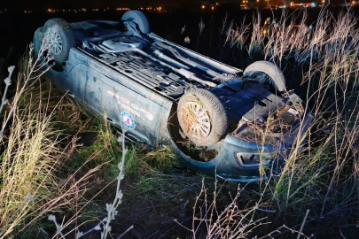 Görüştüğü kadının eşinden kaçarken takla attı