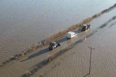Bursa'da sel sularında araçta mahsur kaldı!