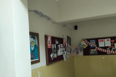 Tokat'ta 5,5 büyüklüğündeki deprem okul duvarlarını çatlattı