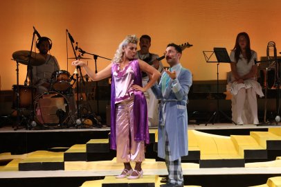 Nilüfer Kent Tiyatrosu yeni sezonu “Lüküs Hayat” ile açtı