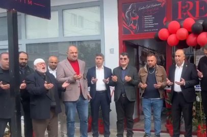 Fantezi iç giyim mağazası dualarla açıldı