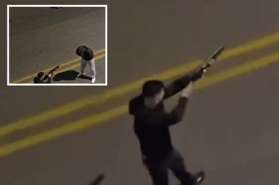 Pompalı tüfekle ateş açmaya kalktı, önüne geçen şahıs durdurdu