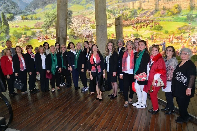 Bursa'da Cumhuriyet kadınlarından 100. yılda anlamlı buluşma