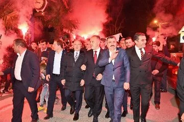 Bursa'da Vakıflı gençlerden başkanlara coşkulu karşılama