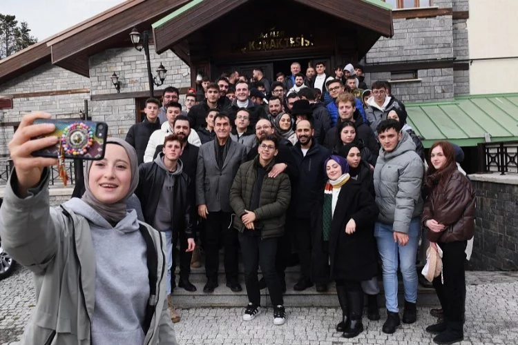 Bursa'nın zirvesinde Başkan Dündar gençlerle buluştu