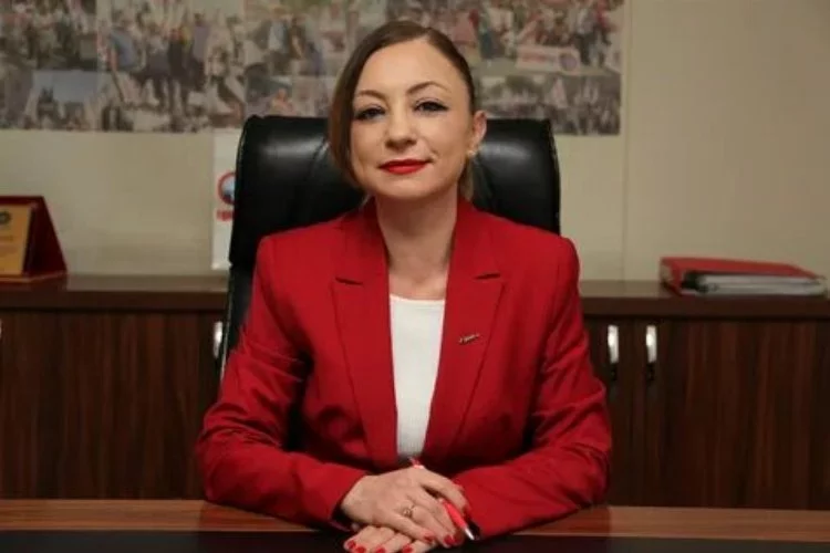 Eğitim-İş Bursa Şube Başkanı Yeliz Toy: "Laiklik ilkesine karşı uygulamalara geçit vermeyeceğiz"