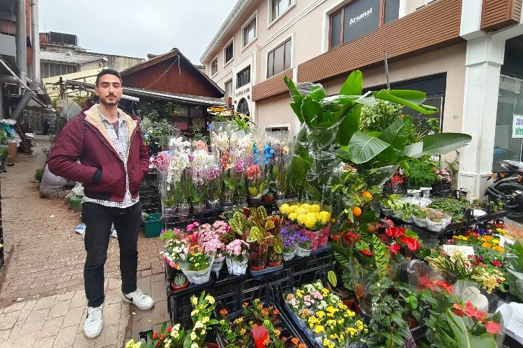 Sevgililer gününe iki gün kala Bursa'da çiçekçilerde yoğunluk arttı