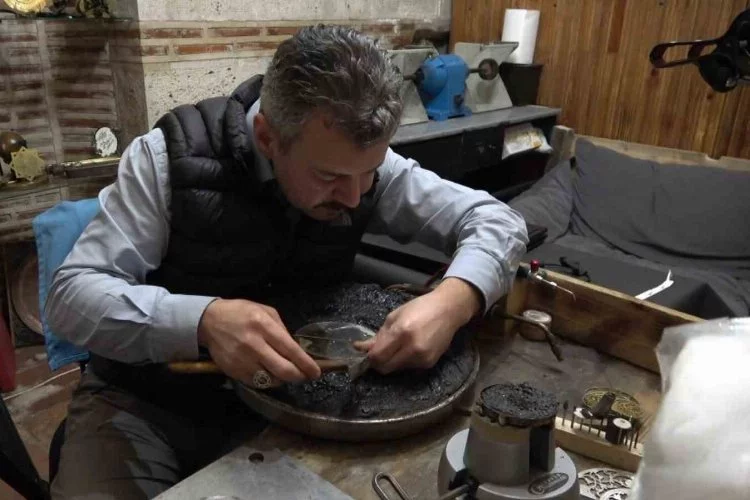 Tarihin izinde bir hobi: Bursa'da 'usturlap' ustası Cebrail Çukurkaya